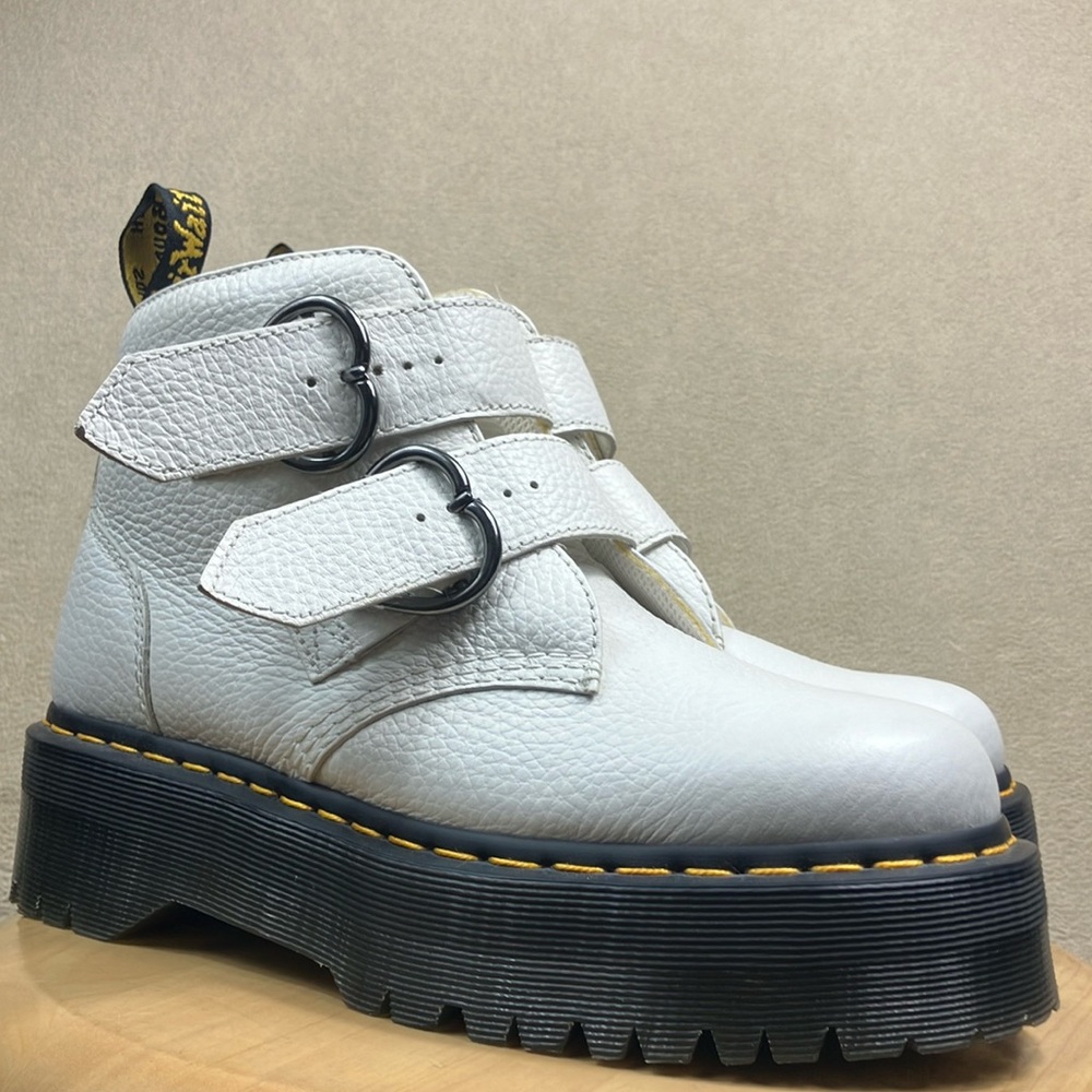Dr. Martens Devon Heart Buckle Leather Platform Ankle Boots Women’s size‎ US 8 L